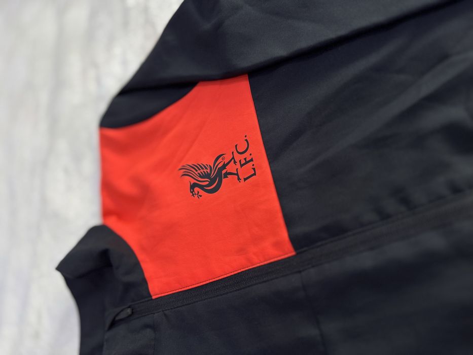 Спортно яке на ливерпул и адидас XS