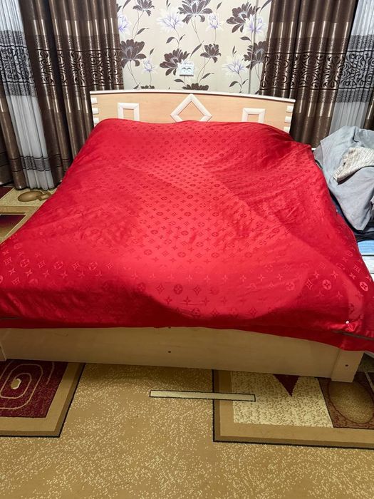 Спальный кровать сотилади