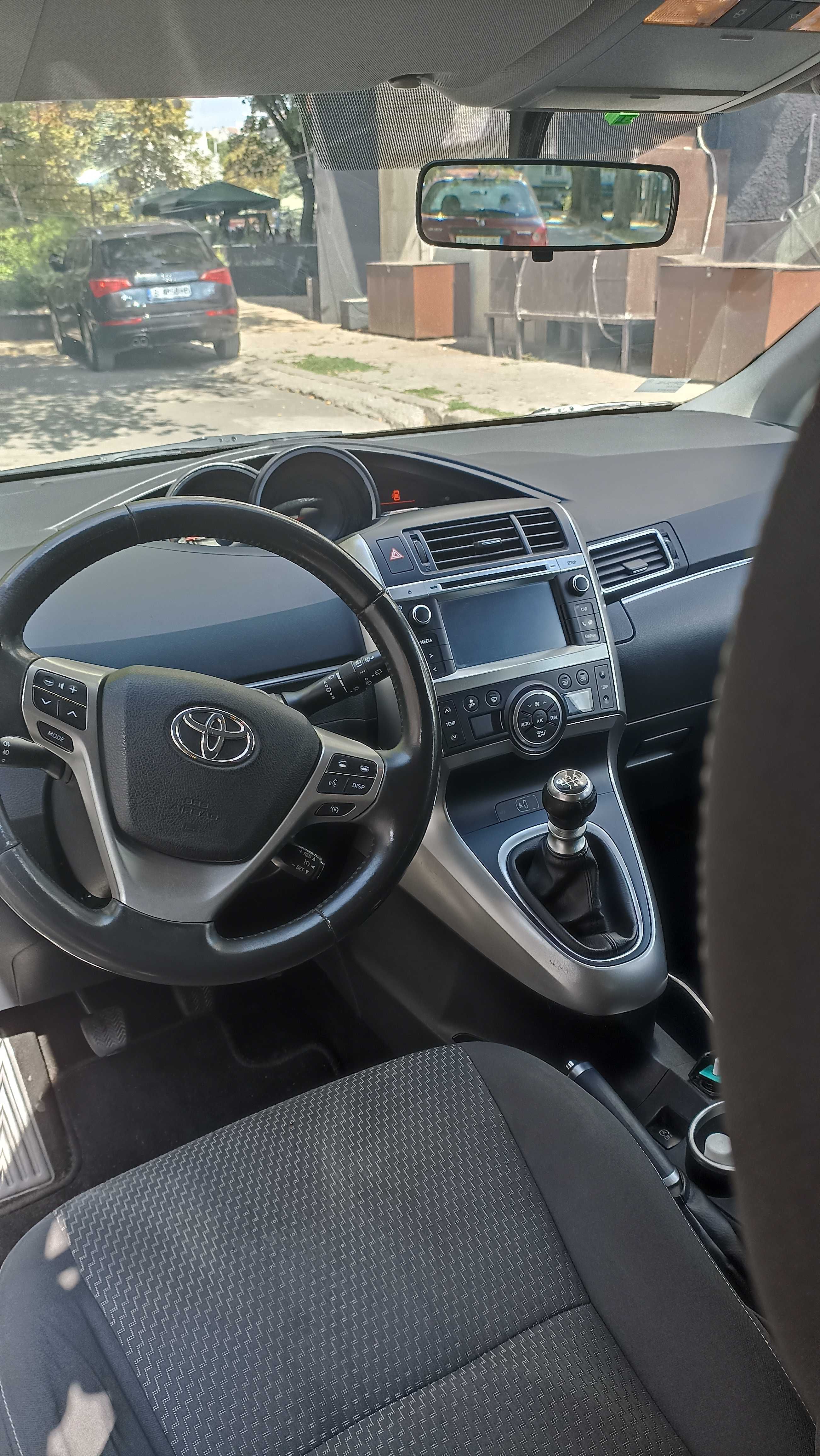 Продавам toyota verso