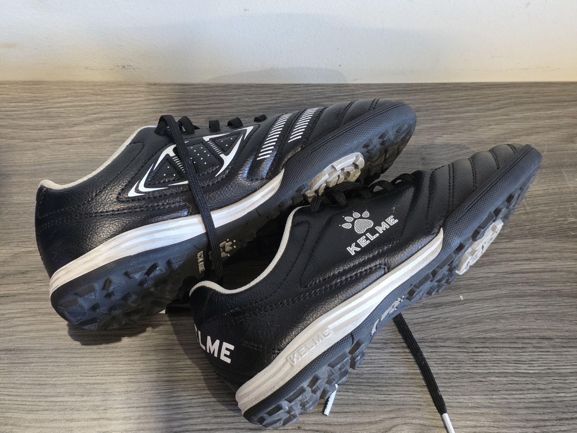 Футболни обувки стоножки Kelme 35