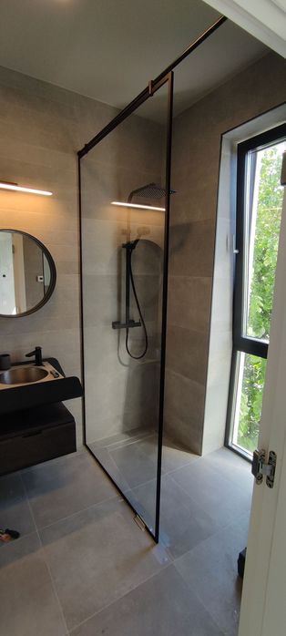 Usi din sticla glisante si batante, cabine de dus, paravane wolk-in