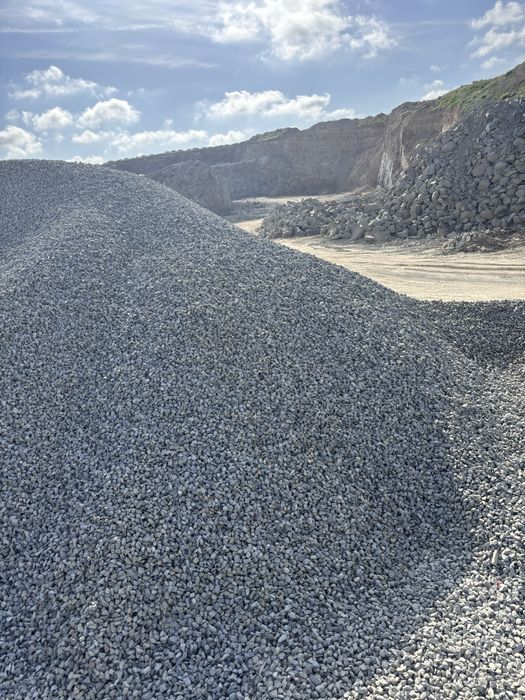 Vand nisip piatra pamant vegetal