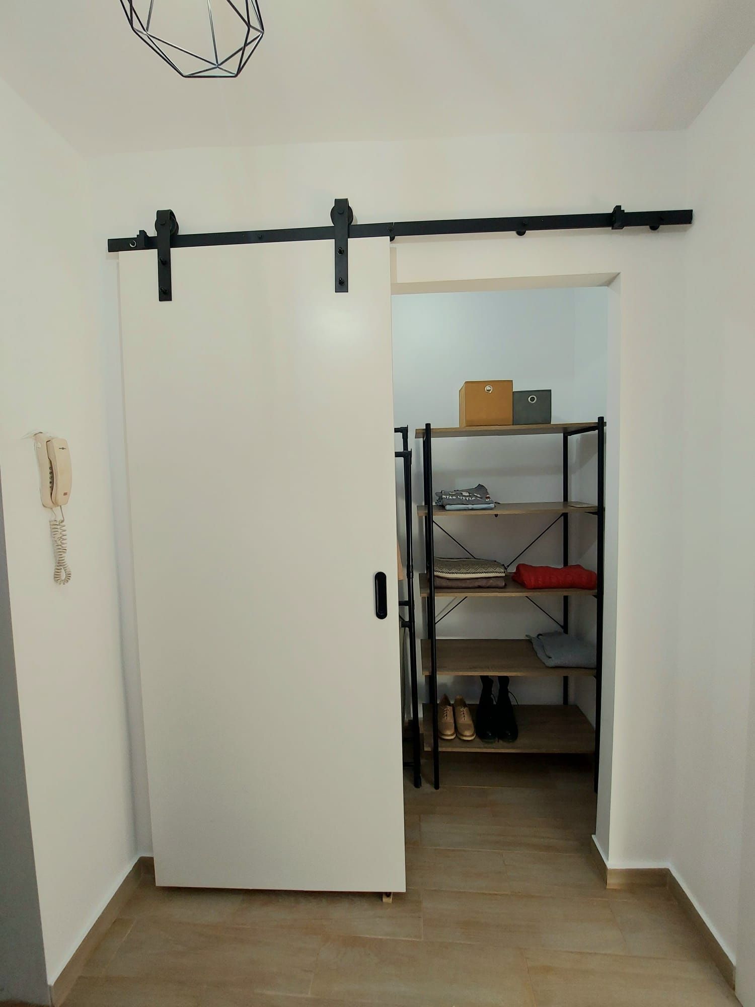 Inchiriez garsoniera confort 1 Titan