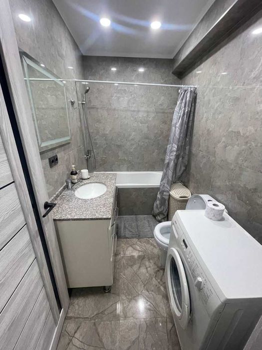 Тристаен имот в Студентски град