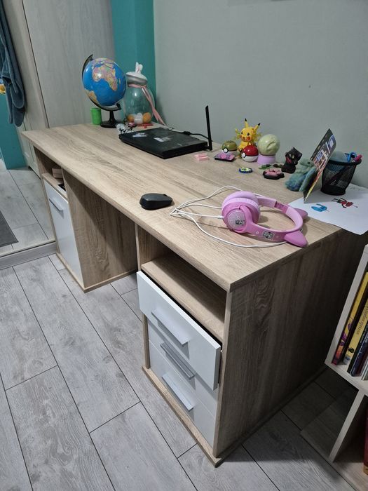 Голямо бюро с чекмеджета