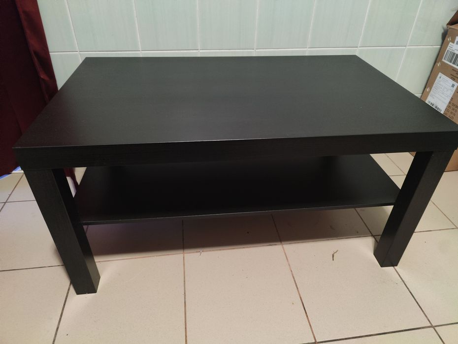 Vând canapea de 2 persoane și măsuță nouă