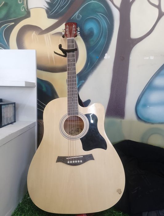 Гитара          .