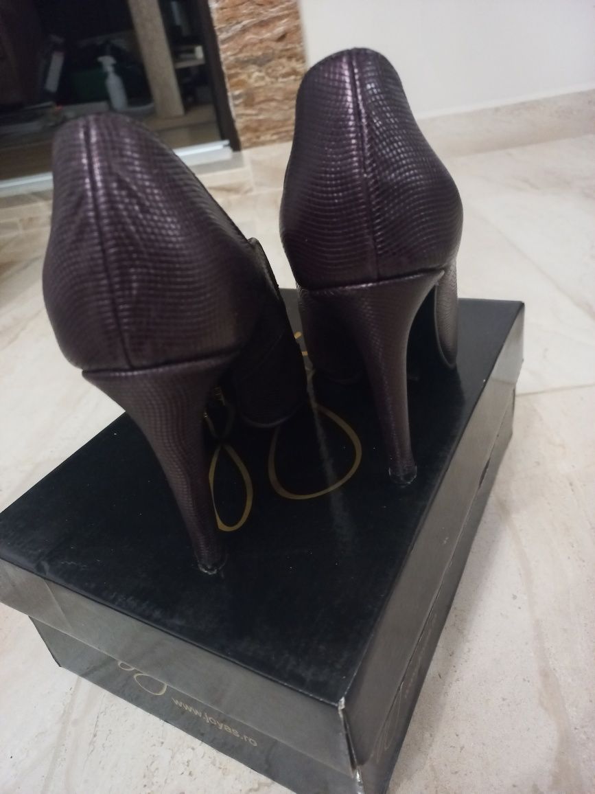 Pantofi stiletto