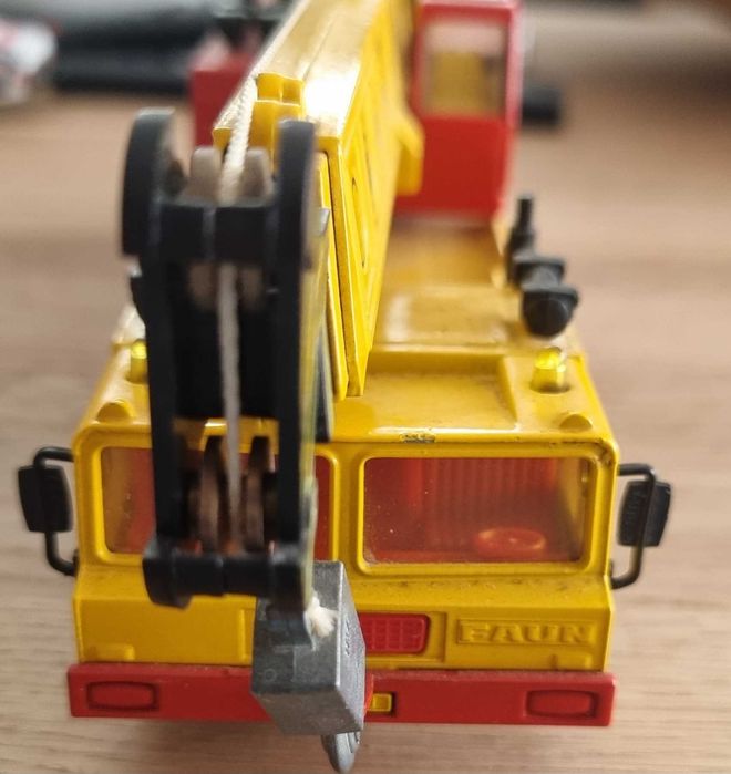 Se vinde macheta macara siku Faun