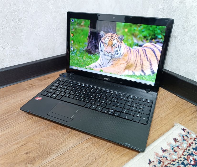 Ноутбук ACER в хорошем состоянии.
