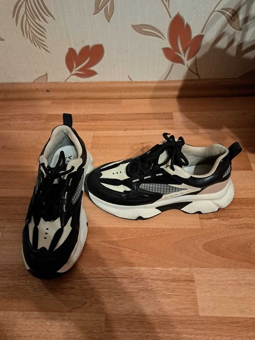 Vând încălțăminte pt femei