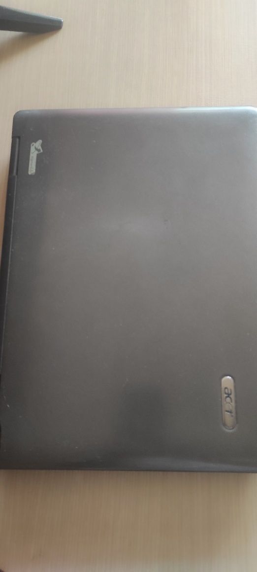 Продавам лаптоп acer Extensa 5220