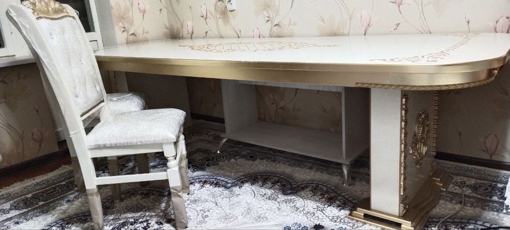 Стол стулья новая. Срочно