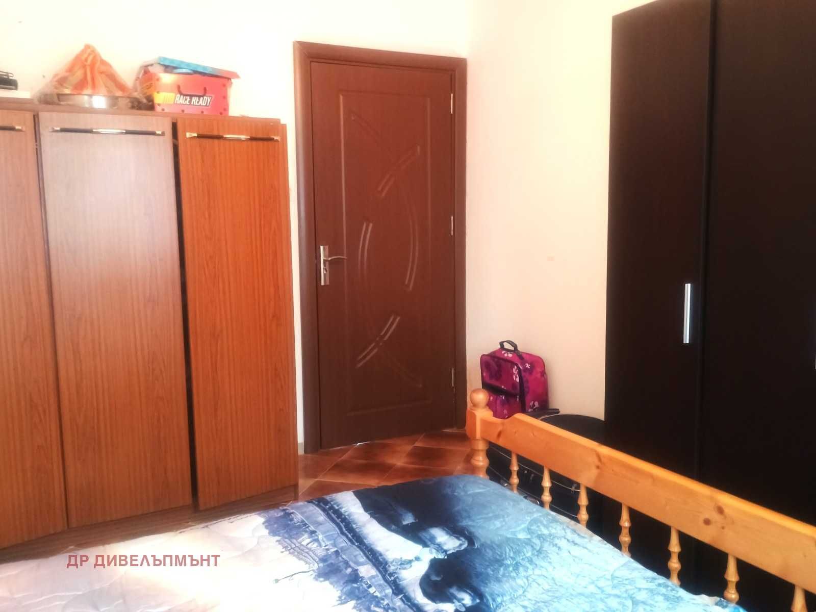 Продава 3-СТАЕН
град София, Фондови жилища, ул. Пражка пролет