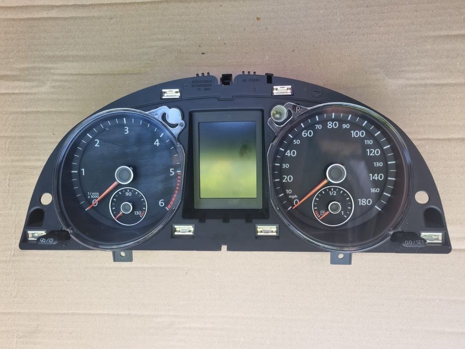 Ceasuri bord Passat B7 CC UK