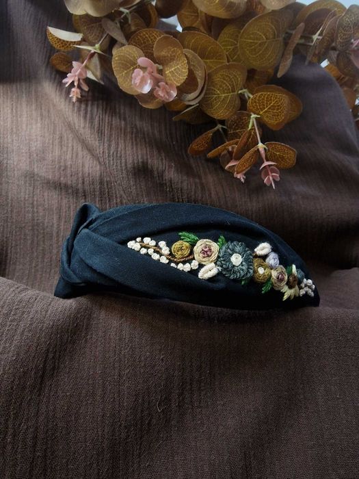 Diademă, coroniță brodată manual