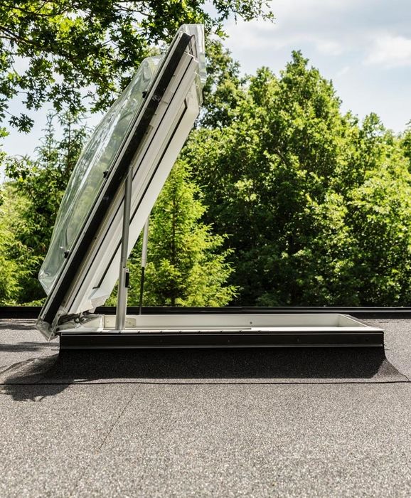 Velux ,ferestre de mansarda  trape de fum luminatoare