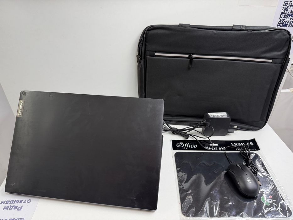 Почти новый ноутбук Lenovo! Готов служить долго без проблем!Core i3/10