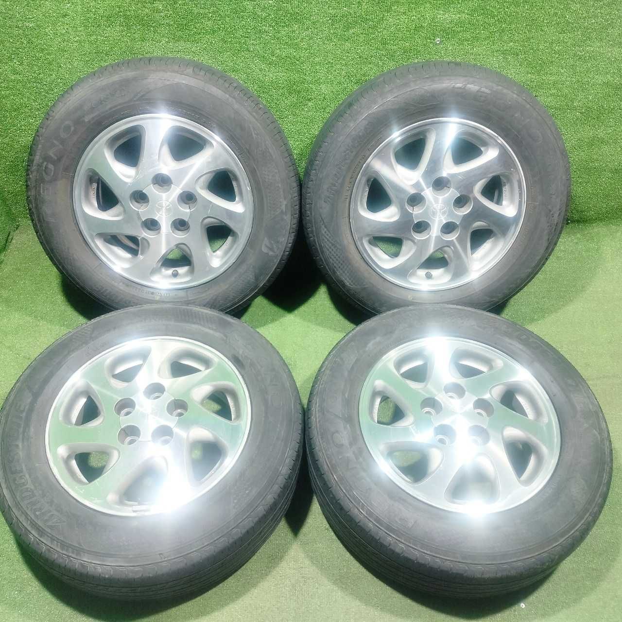 Продам Диск оригинал Toyota Gracia с шинами Bridgestone 205/65 R15