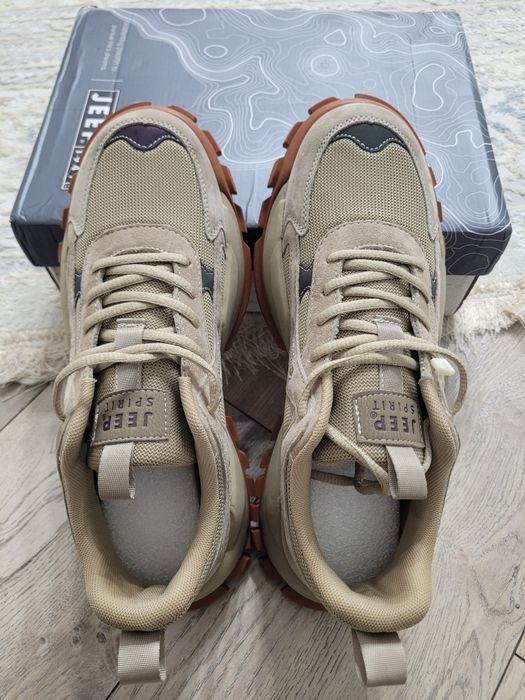 Кроссовки продам