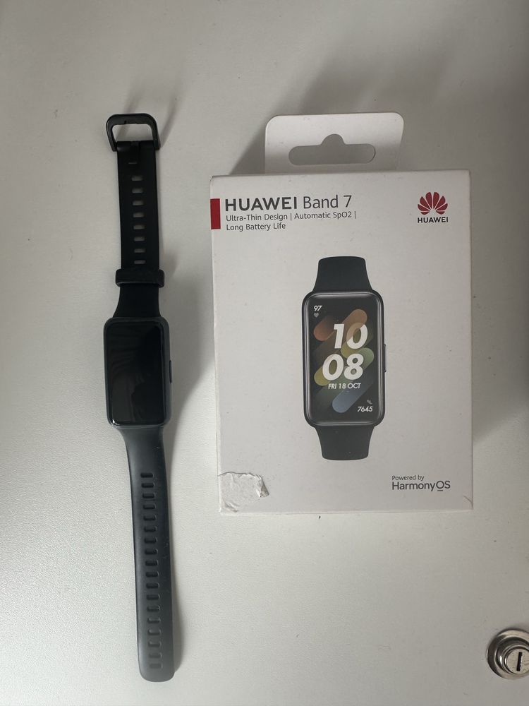 Продам смарт часы Huawei Band 7