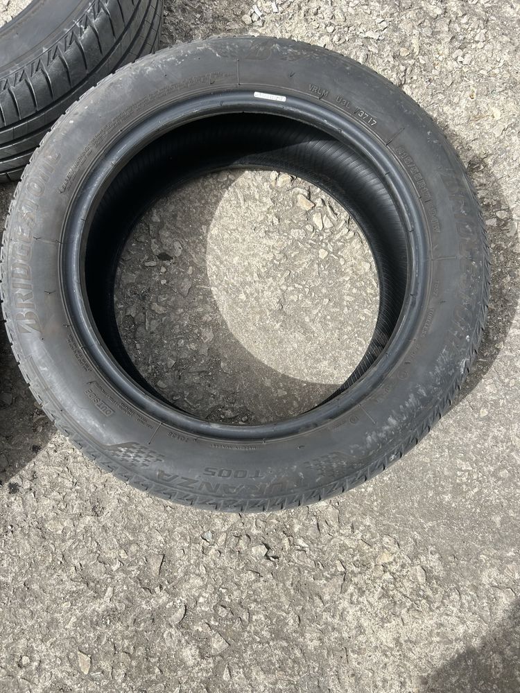 Летни гуми 215/55/17 - Bridgstone 2 бр. И Pirelli 1 бр.