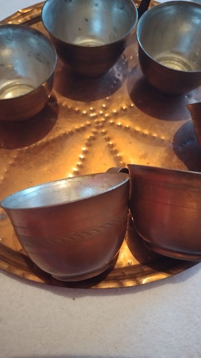 Продавам стар меден поднос с чаши и други неща