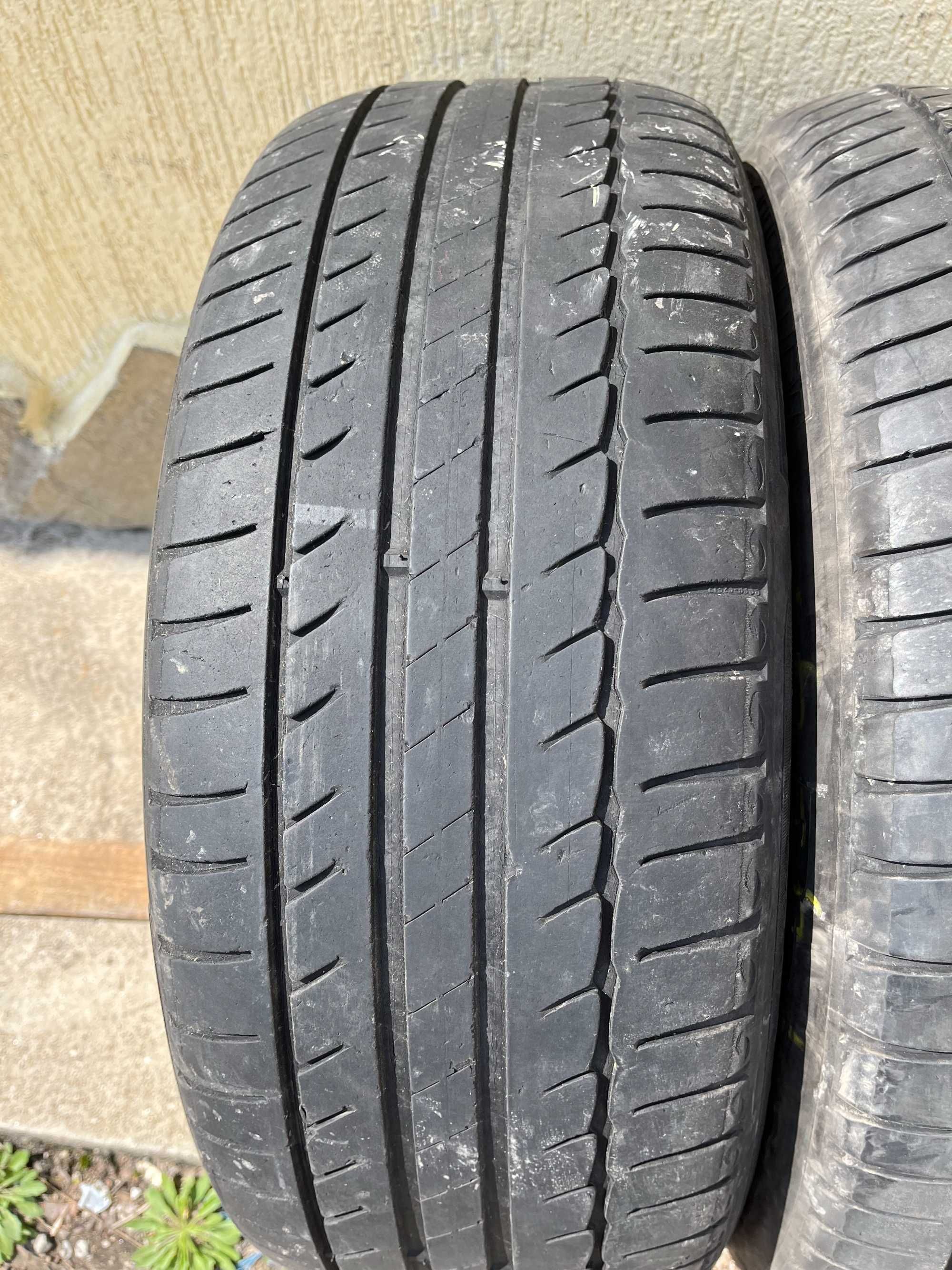 2 бр. летни гуми 215/55/17 Michelin DOT 4015 3,5-4 mm