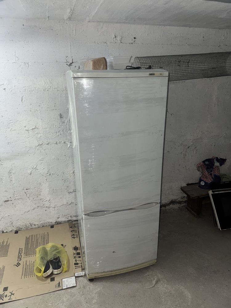 Холодильник атлант продается