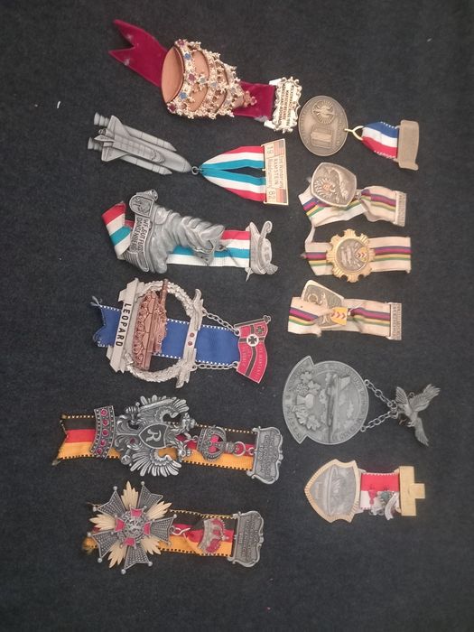 Medalii vechi metalice.