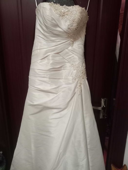 Vand rochie de mireasa cu trena, marimea 36