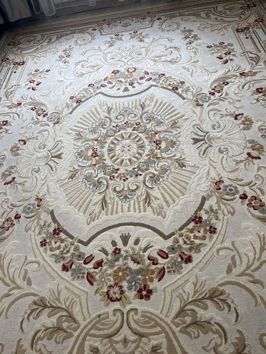 Продам два ковра 3*2 и 2 на 1*5 рисунки одинаковые.