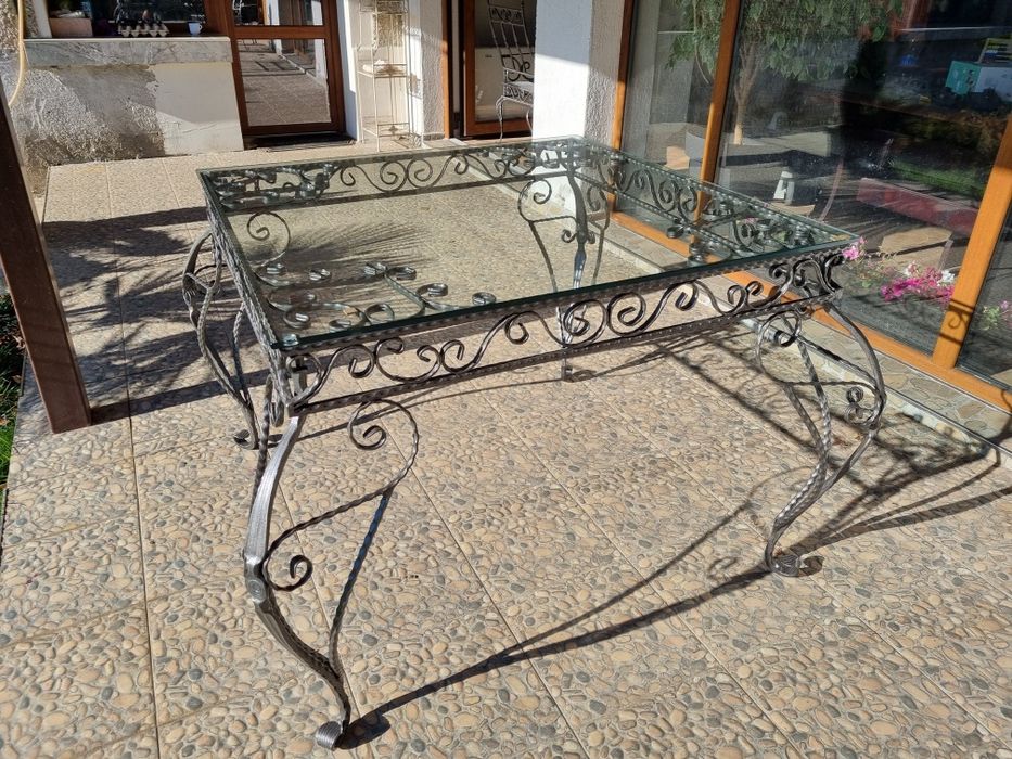 Комплект маса и столове