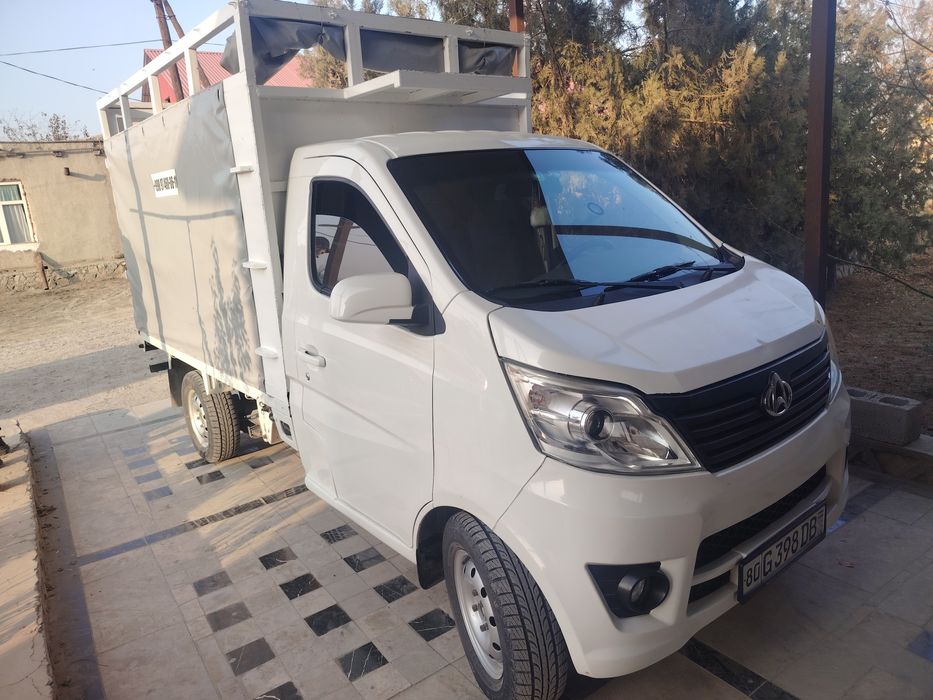 Changan bortli yuk avtomobil