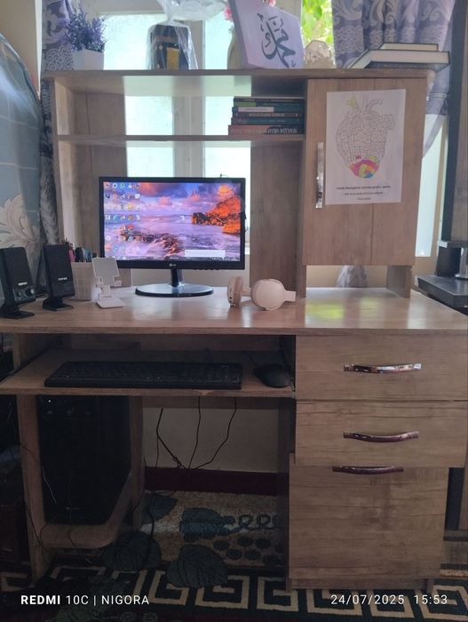 Kompyuter sotiladi. Mebeli bilan