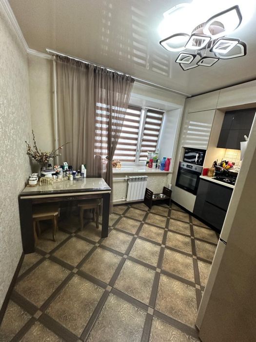 Продам 2 комн,нвстр.