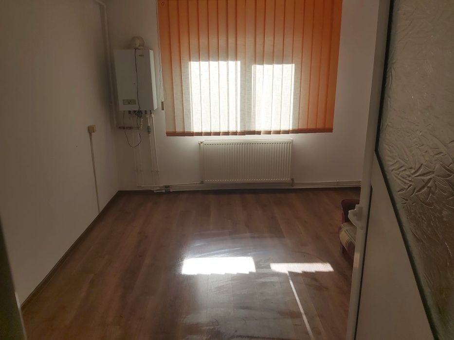 Vând garsoniera nemobilata