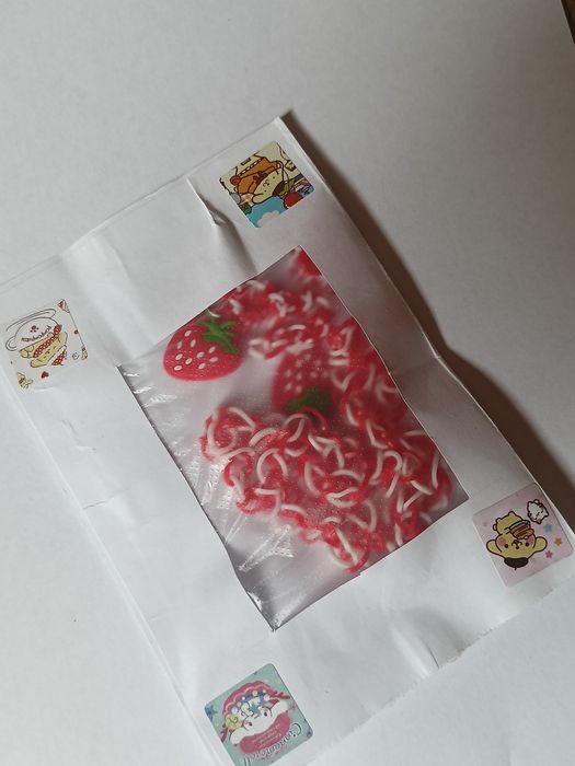 Рукодельные брослеты, сережки и фигурки