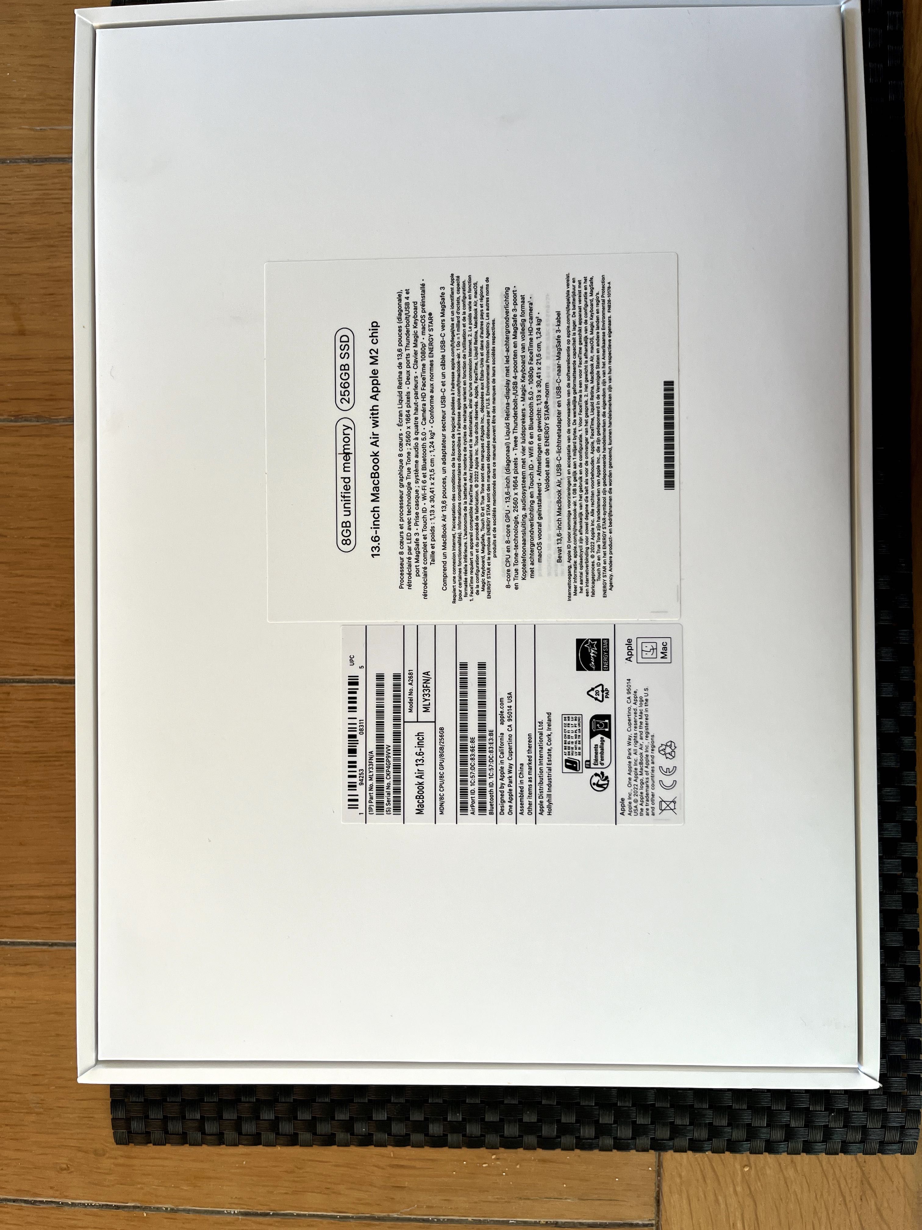 Se vinde MacBook Nou