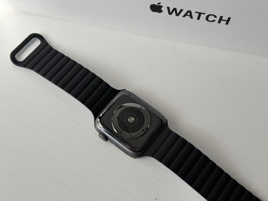 Продам Apple Watch Series 5 44mm