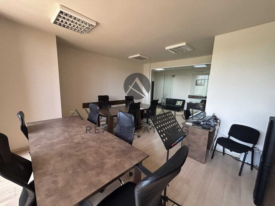 Продава се Офис в Пловдив, Кършияка - 115 кв.м за 1122 €/кв.м - Снимка #1