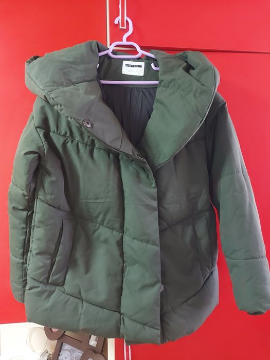 Geaca puffer cu gluga