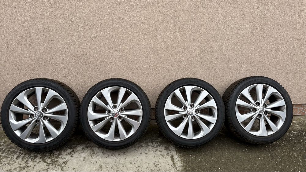 Vand 4 roti 17, Toyota Auris Hybrid cu anvelope de iarna