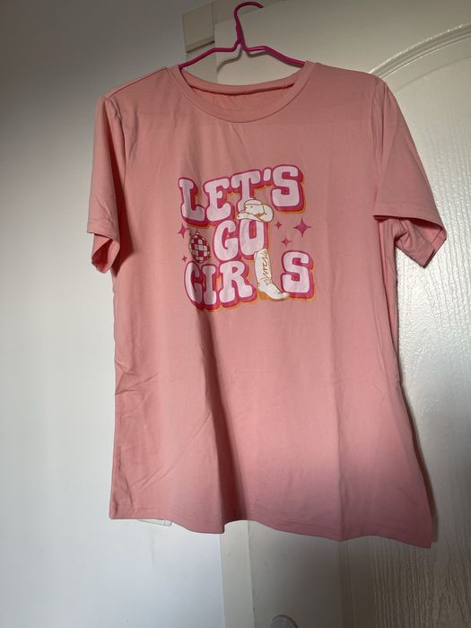 Тениска цвят праскова let’s go girls