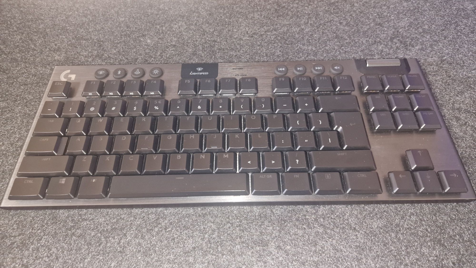 Продавам клавиатура Logitech G915 TKL