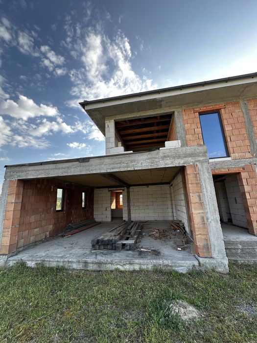 Casa de vanzare cu etaj - Budesti