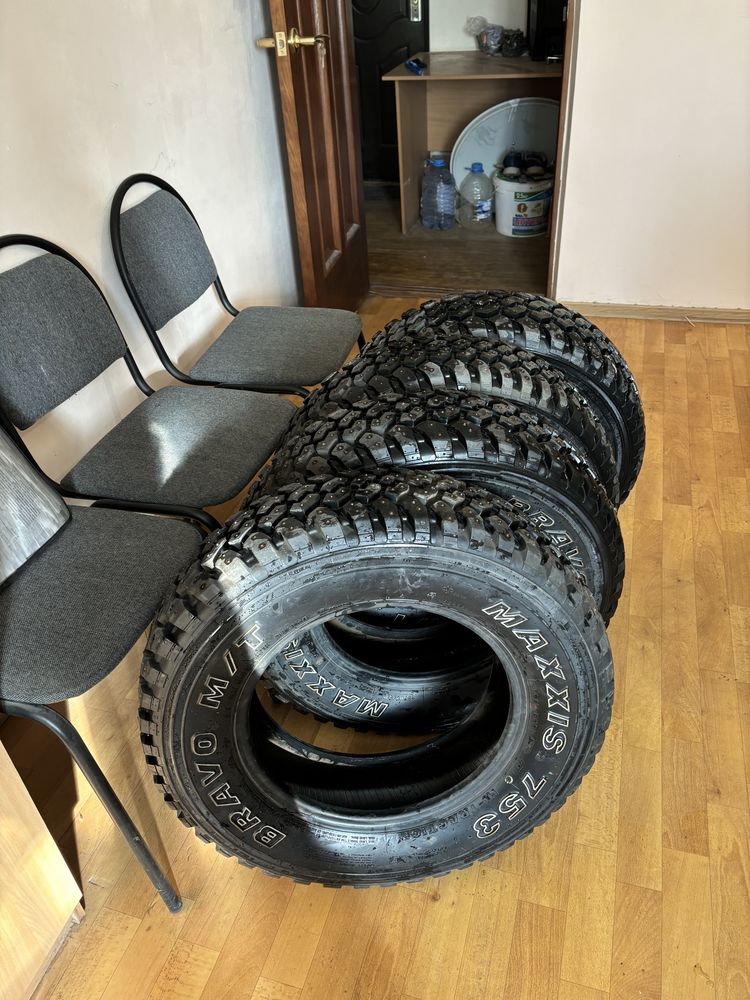 Maxxis 753 bravo m/t  LT205/75/r15