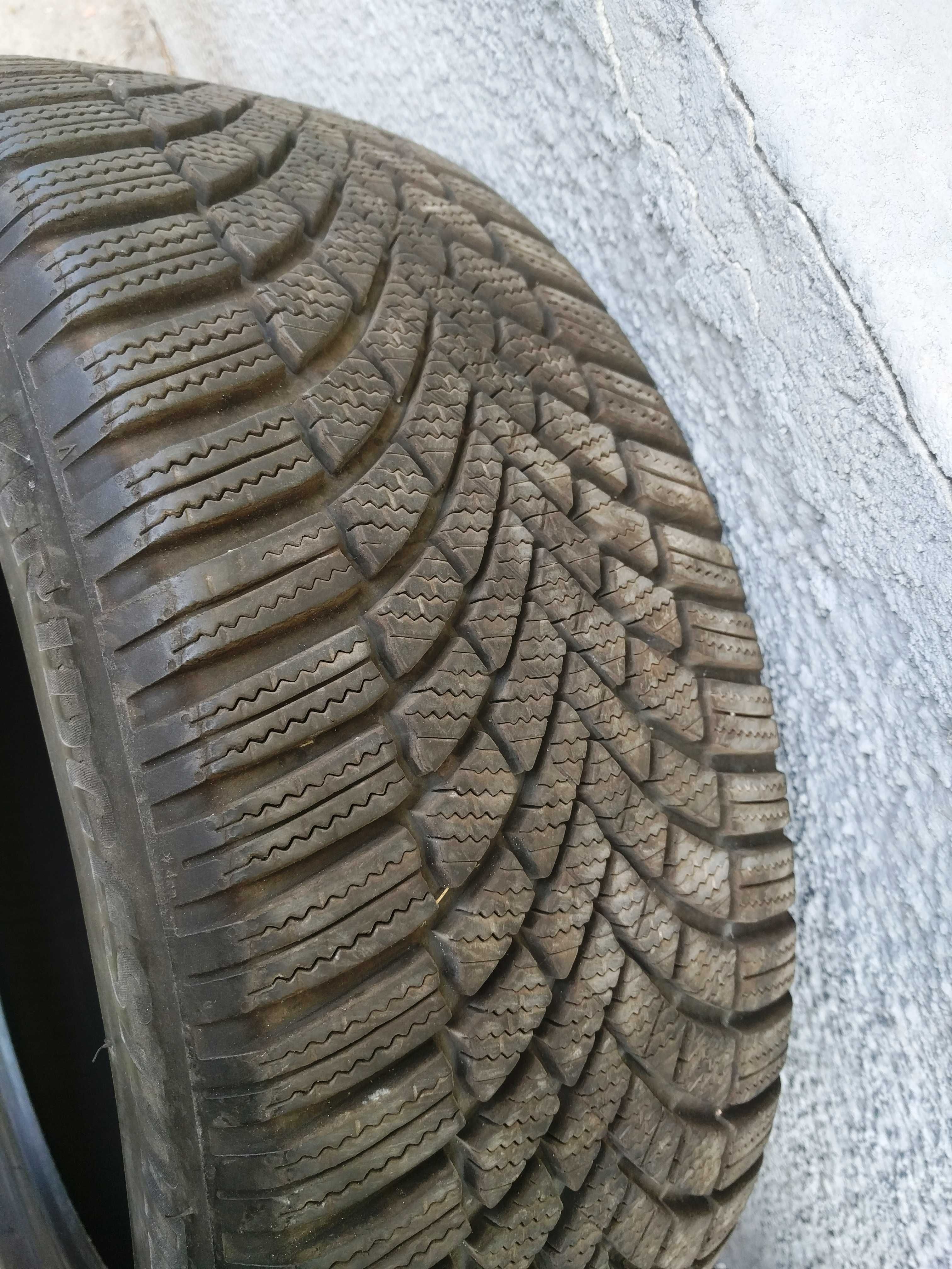 Caucucuri iarna Bridgestone Blizzak 205/50 R17 93V practic noi