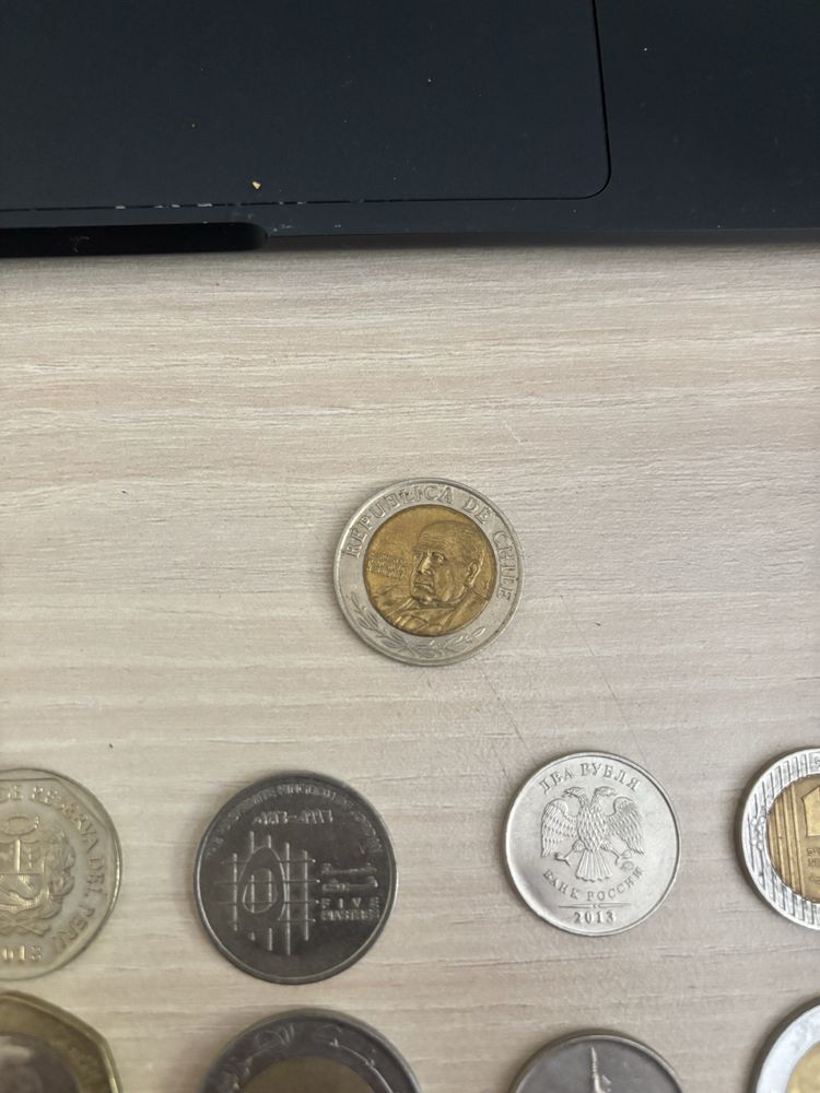 Продавам монети от цял свят