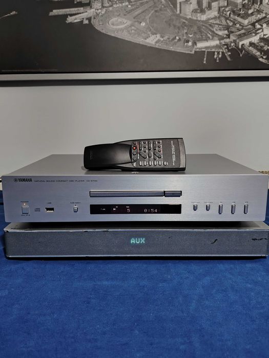 YAMAHA CD-S700 Natural Sound Compact Disc Player